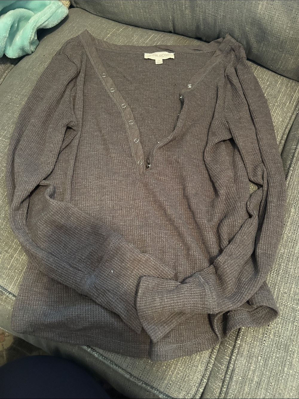 Pink Rose Men's Ribbed V-Neck Snap Henley Sweater in Charcoal